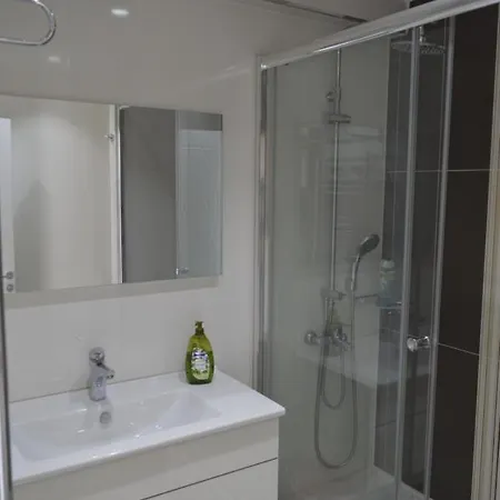 דירה Tourist Apartment